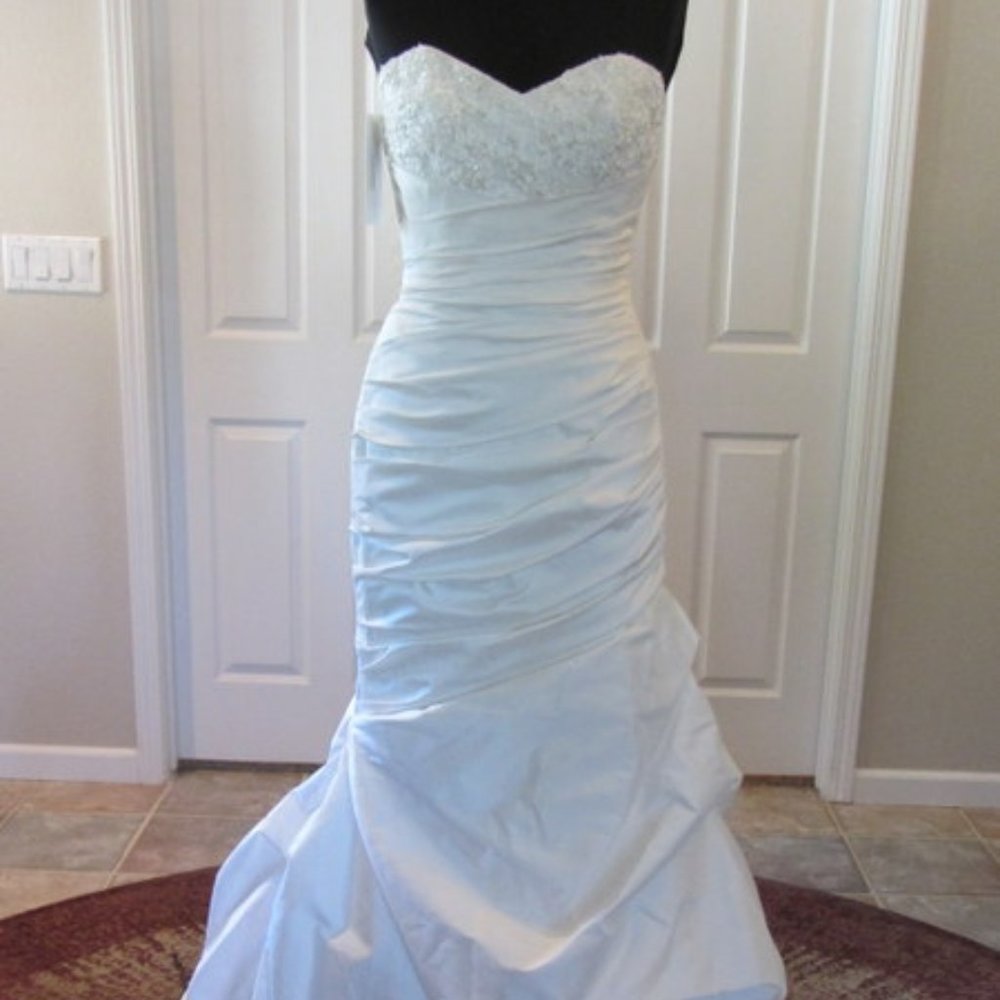 Paloma Blanca style 4306